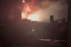 福建莆田一烟花爆竹厂被人为纵火，现场火光冲天，嫌疑人已被控制