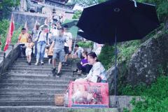 九华山作为佛教名山,“放生”却成为生意,游客:这样真的好吗?