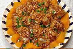 南瓜蒸蒜香排骨,鲜香入味的家常蒸菜
