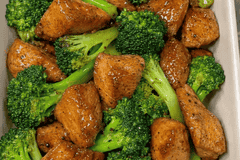鸡胸肉炒西兰花：低脂高蛋白的快手家常菜