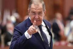 普京要给英国点颜色瞧瞧，俄军舰就位，美媒警告4个北约国家小心！