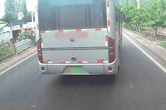 公交司机连续斗气别车5公里,因涉嫌寻衅滋事被立案调查