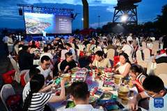八闽美食嘉年华福州启幕 千人海鲜火锅点燃夏日文旅消费