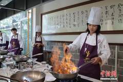 7国华裔师生走进川菜博物馆 寻味川味触摸巴蜀文化双重律动