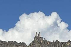这世界上有许多的山，你只爱其中一座山。