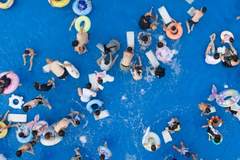涪陵美心红酒小镇水上乐园夏日新玩法 搬冰进园解锁消暑清凉体验