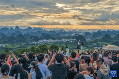 阳朔峰林盛景掀旅游热潮 各地游客共赏喀斯特诗意之美