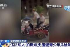 暑期改装电摩炸街炫技 警方多警种合围查处未成年飙车乱象