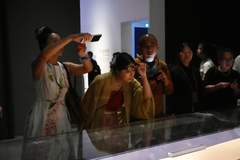 赴一场“美术馆奇妙夜”:夜游千年汉风、百年抽象与世界经典