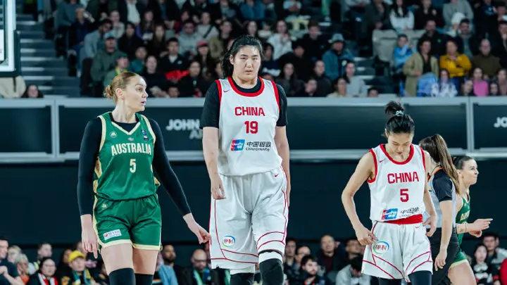 惨遭18分大逆转！张子宇25+11中国女篮再负澳大利亚