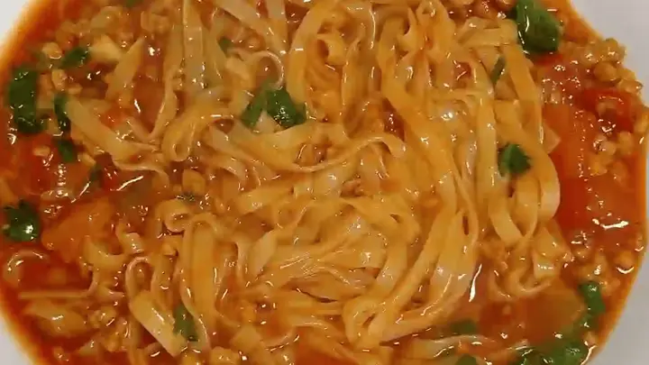 番茄肉末焖面:十分钟的家常美味,暖心又暖胃