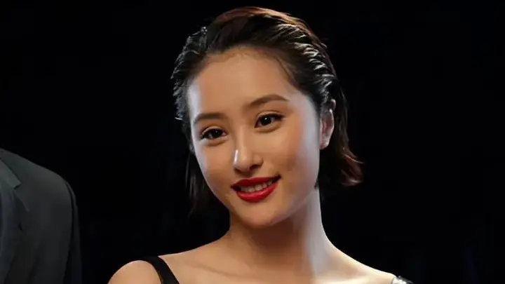 38岁李欣汝现状揭晓:曾因触怒张艺谋断送星途,如今离婚带两女活出自在状态