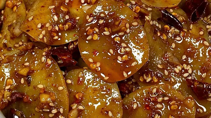 糖醋麻辣土豆片：一口脆韧，酸辣上头，5分钟搞定夜市爆款