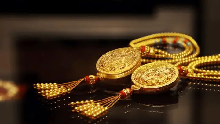 金价一跌，老铺黄金跌下神坛｜消费锐见
