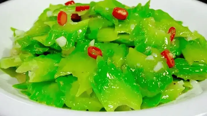 苦瓜这样炒完全没苦味，不爱吃苦瓜的人都抢着吃，豉香和猪油香直接拉满