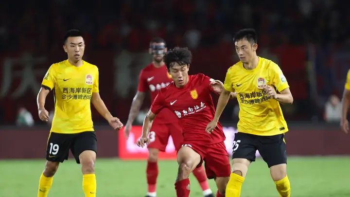 中超-阿齐兹破门被吹 西海岸0-0铜梁龙遭遇两连平
