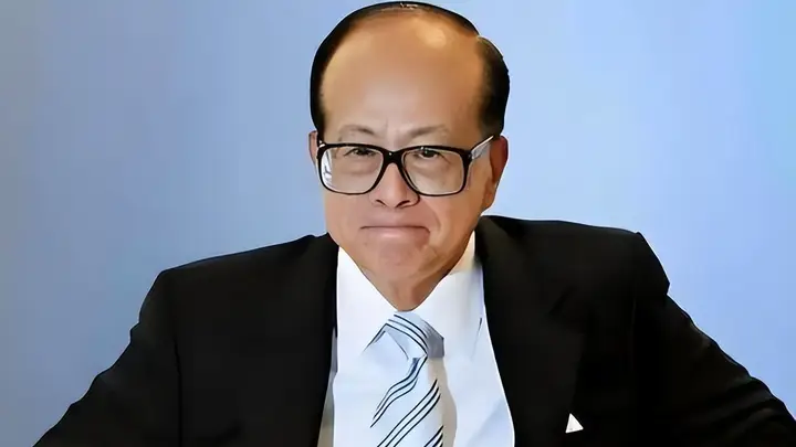 李嘉诚紧急套现1700亿！没有国家撑腰，再大资本也是待宰肥羊？