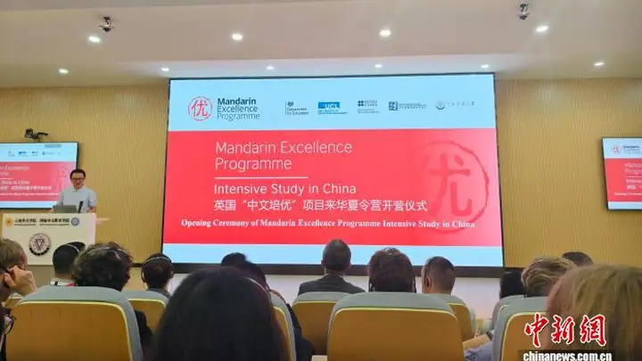 41名英国师生开启云南文化之旅