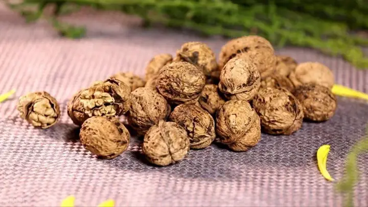 坚果护脑指南：哪种最有效？每天吃多少合适？农残如何规避？