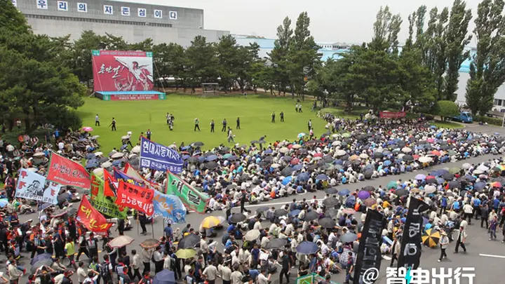 现代工人为对抗人形机器人罢工 3.5万人停工抗议