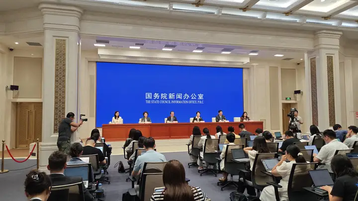 上半年外资逆势追加对华投资超53万家 年贡献税收约2.5万亿 中国引资稳向好亮点多