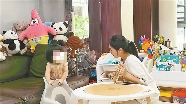 可陪伴玩耍运动,还能辅导功课,大学生兼职照看孩子受欢迎