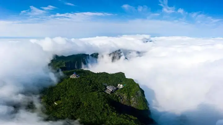 老外扎堆来,22℃湖南“天然空调房”火了!