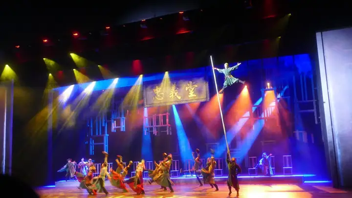 东平新大宋不夜城《入梦水浒》倒叙行进式大剧暑期热演 解锁水浒文化沉浸式新体验