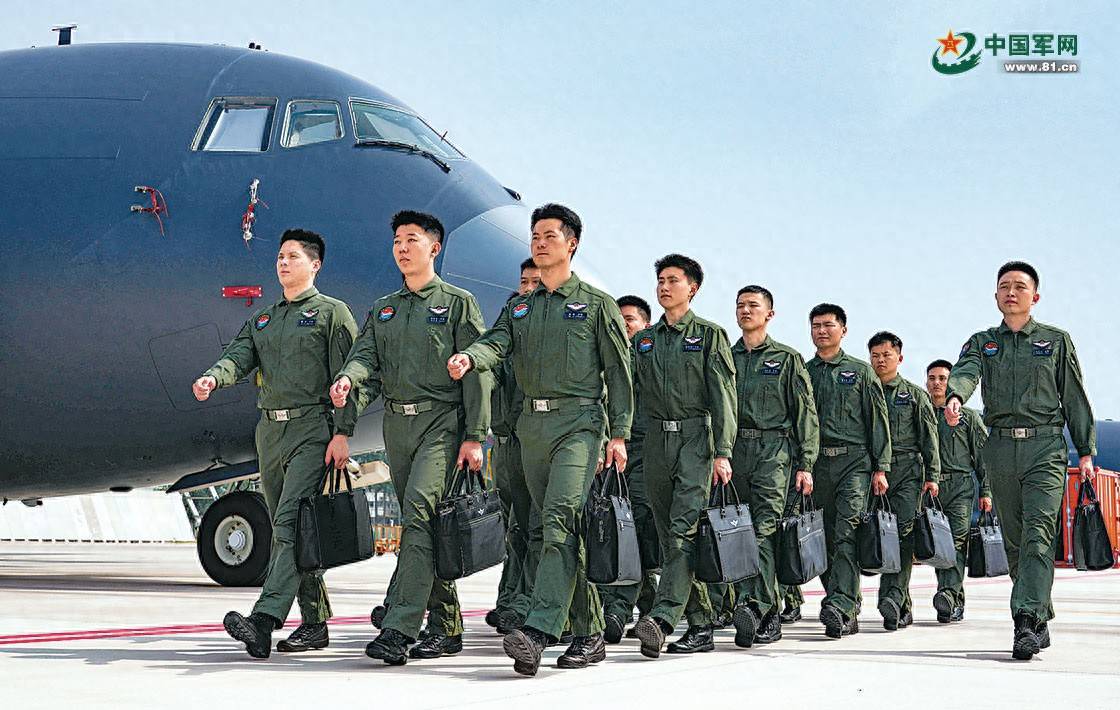 空军航空兵某团官兵与“鲲鹏”同行的成长足迹