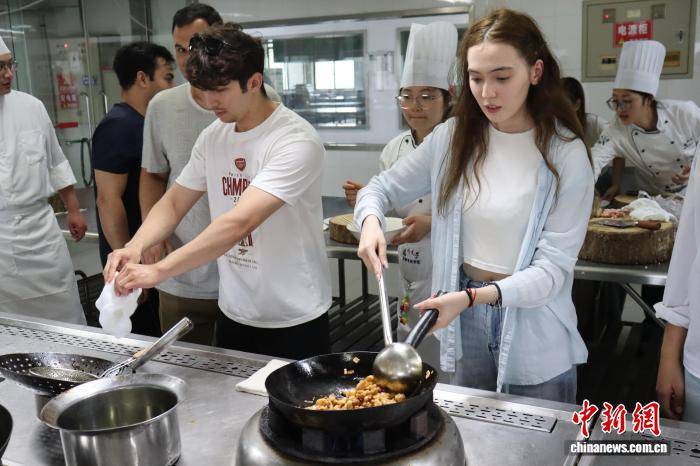 中外青年以食会友 共品中华饮食文脉
