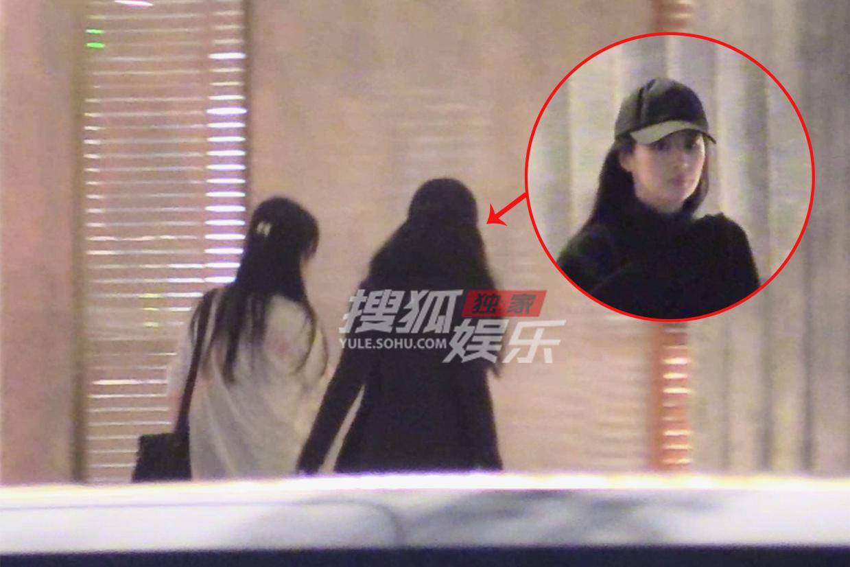 刘亦菲吃火锅全黑清冷穿搭 饭后脸蛋红扑扑气色佳