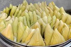 寻味云南·吃在腾冲｜一口玉米粑粑，咬下盛夏的清甜烟火