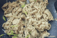 葱爆羊肉好吃的正宗做法, 羊肉卷这样炒去腥膻味还解腻！