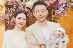 马筱梅单手抱胖娃，居家素颜状态超好