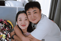 42岁乔杉近况公开：娶经纪人莫丹生三娃成宠妻狂魔，携手十余载是演艺圈婚姻范本