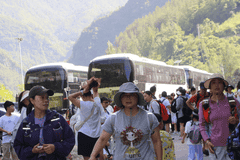 乡野徒步热潮带动土特产热销