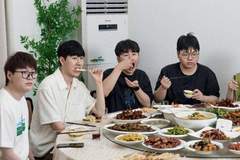 IG全员团建备战第三赛段，网友热议S赛希望：唯有夺冠方能正名
