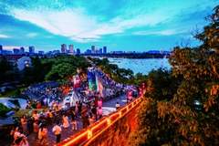 南京夏夜夜间消费场景迭出 国风演艺海底互动成留客核心亮点