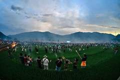凉山越西稻田火把秀落幕，流动火龙映星河引全场震撼