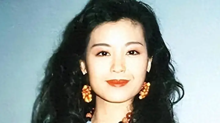 21岁嫁52岁亿万富豪,结婚才两周丈夫就去世,10年官司分到900万