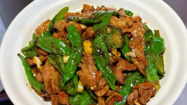 挑战全网最下饭的辣椒炒肉!出锅那一刻,连盘子都想舔干净!