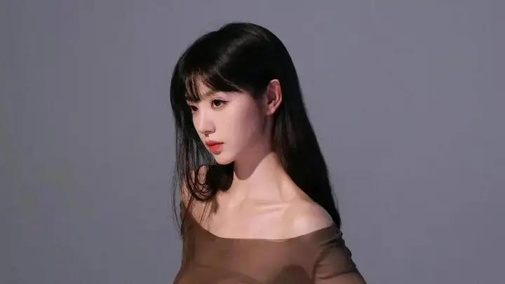 田曦薇晒出盛夏清凉写真,当可爱与性感结合,诠释轻熟美丽