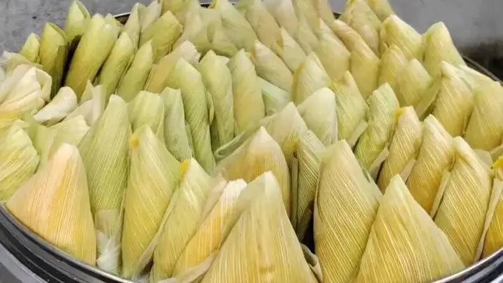 寻味云南·吃在腾冲|一口玉米粑粑,咬下盛夏的清甜烟火