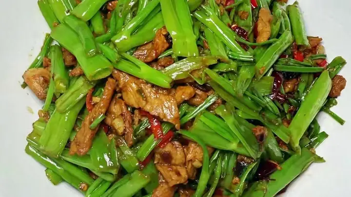 大暑天推荐三种祛湿小炒菜:空心菜炒肉、苦瓜炒肉、芦笋炒牛肉
