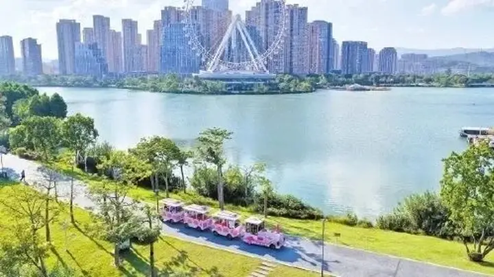 太棒啦~晋安湖环湖观光车来了,上线“招手即停+扫码呼叫”两种叫车模式~