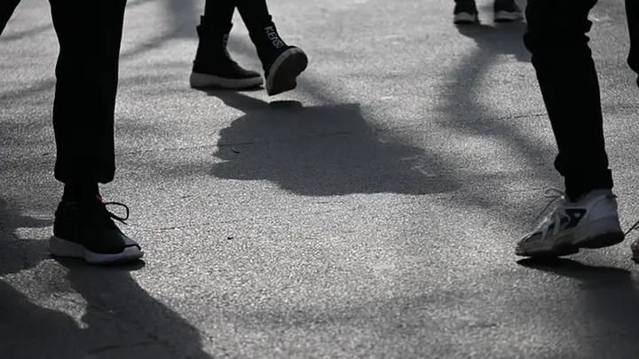 内蒙古16岁少年凌晨在街头被捅杀：不和狠人斗狠，不与恶人比恶
