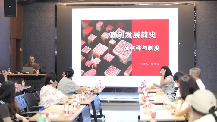 绍兴柯桥举办各族群众非遗篆刻体验活动