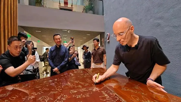 中法文学交流盛典落地天津 贝尔纳·韦尔贝与冯骥才共话跨文化文学新高度