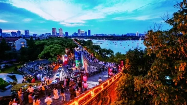 南京夏夜夜间消费场景迭出 国风演艺海底互动成留客核心亮点