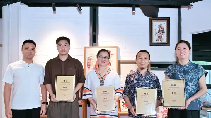 10位国省市非遗匠人受聘铁像寺水街导师 常态化打造非遗消费新场景